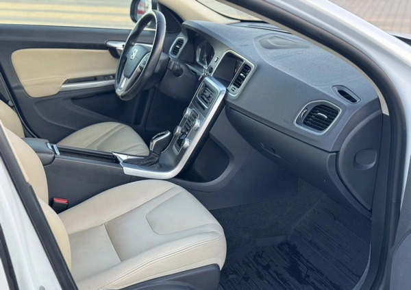 Volvo S60 cena 62000 przebieg: 177235, rok produkcji 2017 z Syców małe 407